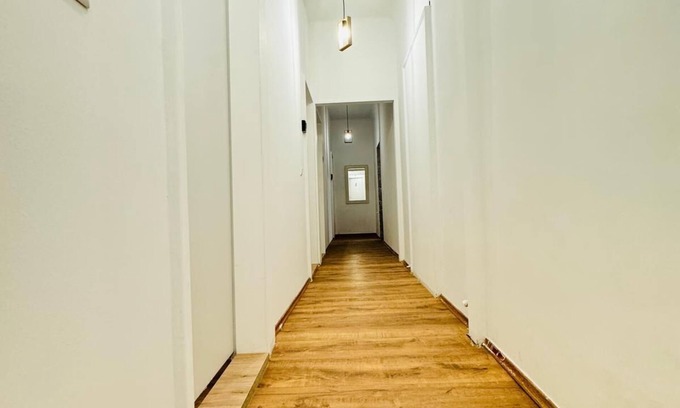 Liesing Apartment | 5BR Apt For 10 Walk to Kaufpark Alterlaa