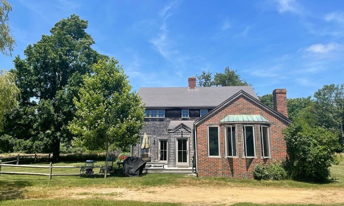 West Tisbury House | Idyllic 5BR Retreat in West Tisbury with Beach Access