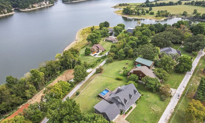 Springdale House | Beautiful 5BR Lake View Retreat with Pool & Hot Tub