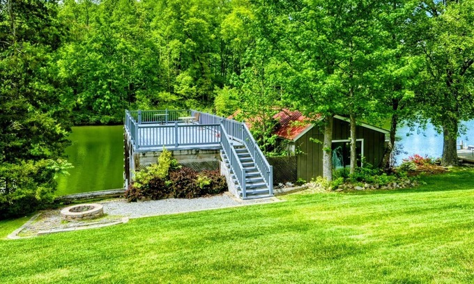 Mineral House | 5BR Lakefront Lake Anna with Dock, Deck, Fire Pit