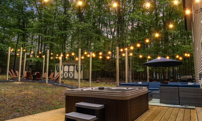 East Stroudsburg House | Inviting 5BR Poconos Retreat with Hot Tub & Fire Pit