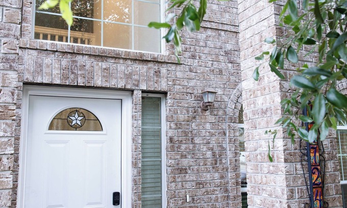 Manor House | Guest Rated 10/10: Modern Home with Ocean View & Pool