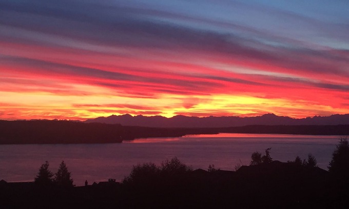 University Place House | Exceptional Views of Puget Sound with Family-Friendly Amenities