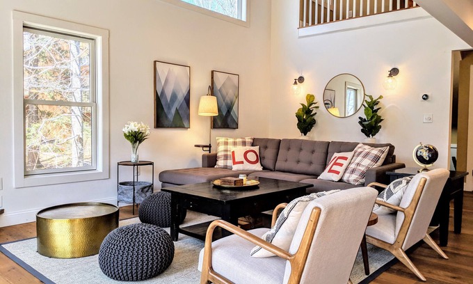 Lincoln House | Impressive 5BR White Mountain Condo with Pools and Tennis