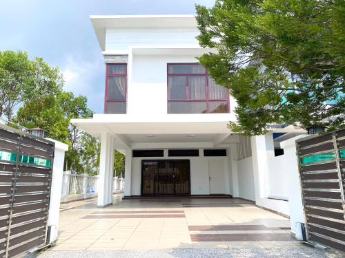 Sekudai House | Perfect Family Retreat in Skudai - Pet & Child Friendly