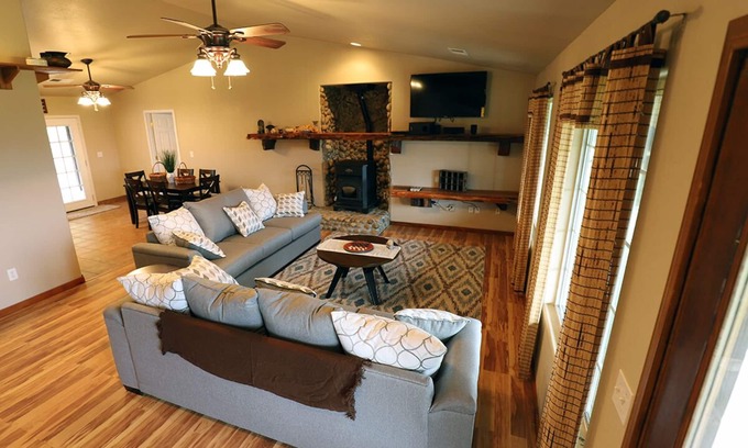 Squaw Valley House | Explore 5 EZ Ranch: Near Kings Canyon National Park