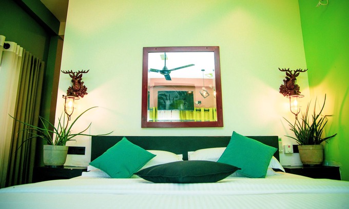 Dadugama Hotel | Convenient Escape Near Katunayka Airport with Lagoon Cuisine