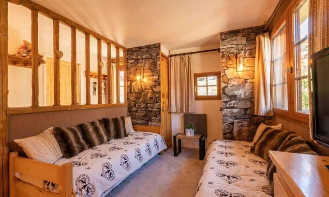 Les Avanchers-Valmorel Apartment | Cozy Village View Retreat with Kitchen and Ski Locker