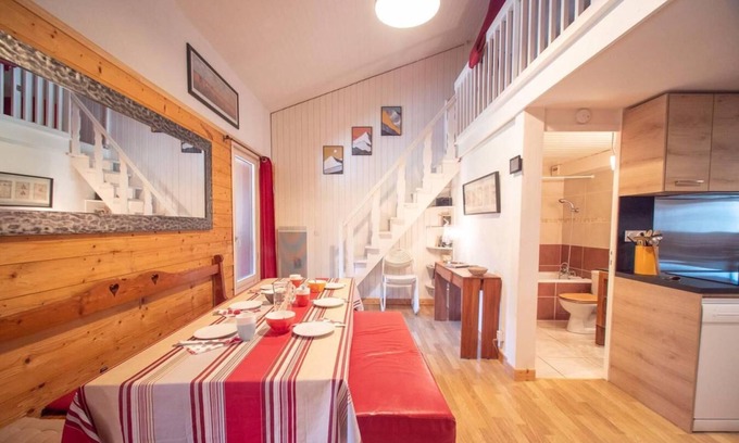 Les Avanchers-Valmorel Apartment | Mountain View Retreat with Spa and Kitchen in Valmorel
