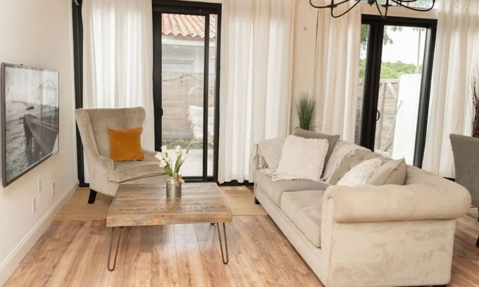 North Miami Beach House | Beachside Retreat: 10/10 Guest Rated with Spa & Hot Tub