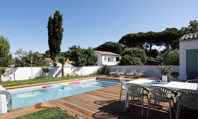 Le Bois-Plage-en-Re Villa | Just 5 Minutes to the Ocean: Gorgeous Villa with Pool