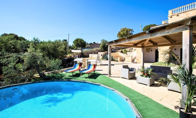 Torre Vado Villa | Ideal Retreat: Spacious House with Pool Near the Sea