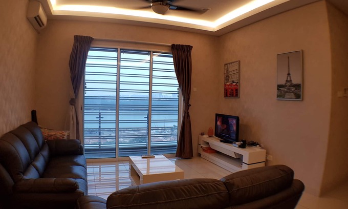 Central District Condo | Perfect Getaway: Balcony Views Near CIQ & CitySquare