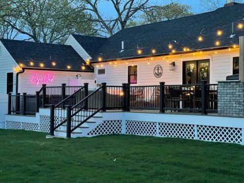 East Dennis House | Cozy Retreat: Steps to Beach with Hot Tub & Game Room