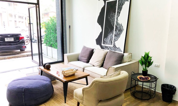 Nimman House | Cozy 5stories Hotel: Family-Friendly, Close to Airport