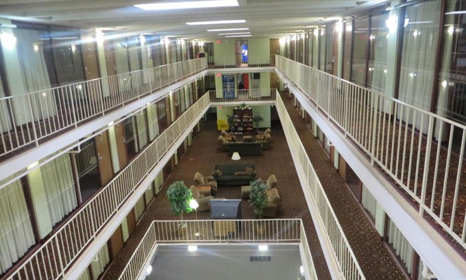 Downtown Hotel | Budget-Friendly Stay at 5th Avenue Inn & Suites