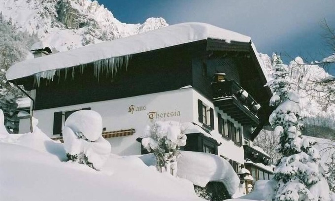Langen Apartment | Ideal Retreat for Groups near Lech & St Anton - 9.8 Rated