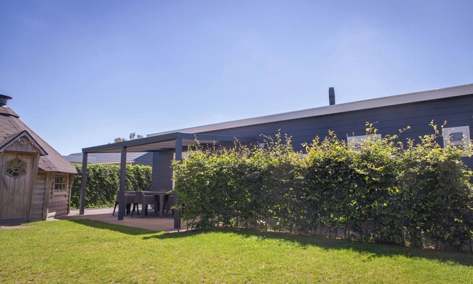 Voorthuizen Resort | Spacious Veluwelodge XL with Grill House & Pool Access