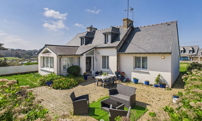 Trevou-Treguignec Ski Chalet | 6 adults and 2 children - 150m from the beach