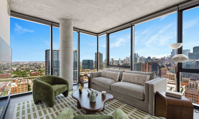 West Loop Apartment | 6 Apts for Groups w/City Views and Luxe Amenities