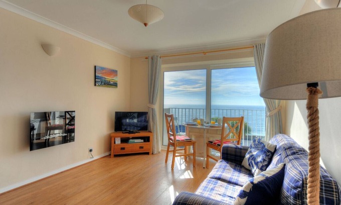Lyme Regis Cottage | Family-Friendly 6 Bay View Court with Oceanfront Delight
