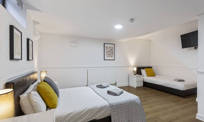 West Bridgford Apartment | Cozy 6 Bed Basement Room with Free Parking & Wi-Fi