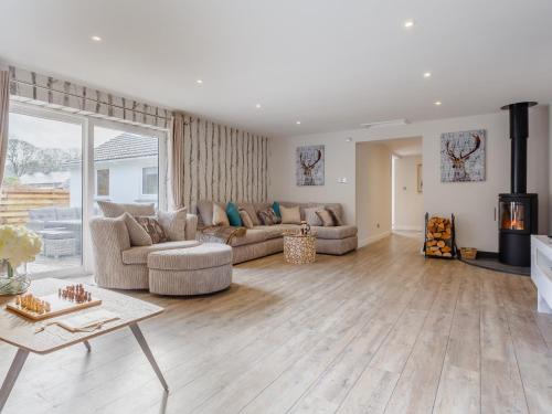 Relubbus House | Cozy 6-Bed Retreat in Marazion with Hot Tub & Pet Friendly