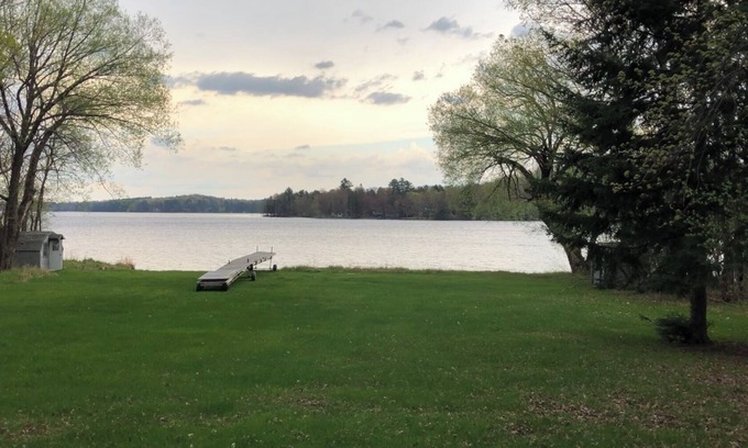 Lake Nebagamon Cabin | Inviting 6-Bedroom Cabin on Lake Nebagamon – Sleeps 17