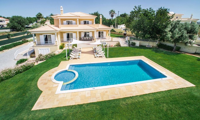 Pata de Cima Villa | Elegant 6-Bed Villa with Private Pool & Ocean View