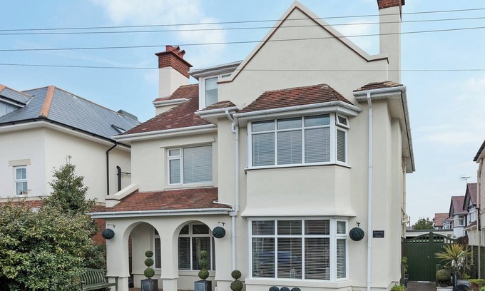 Boscombe Cottage | Exceptional 6 Bedroom Oceanfront Stay in Bournemouth