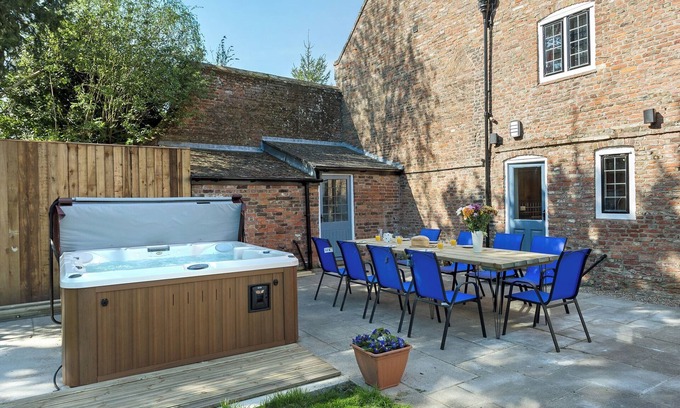 King's Lynn Cottage | Spacious 6-Bedroom Retreat in Tilney All Saints, Near King’s Lynn