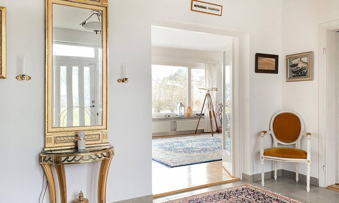 Slite House | Spacious 6-Bedroom Retreat in Slite with Ocean Views