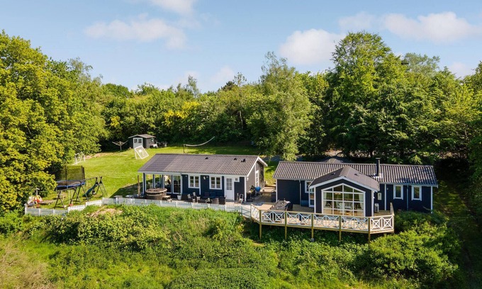 Beder Malling House | Inviting Renovated Wooden Home with Ocean and Lake Views