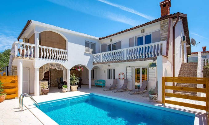 Povljana House | Discover Your Ideal Oceanfront Retreat by the Sea