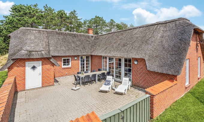 Sønderstrand House | Spacious 6 Bedroom Accommodation in Scenic Rømø