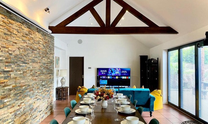Ascot Villa | Explore 5 Bedroom Bungalow Near Ascot Racecourse