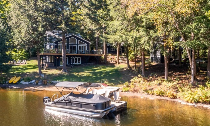Torrance House | 6 bedroom cottage and guest house with hot tub on Lake Muskoka