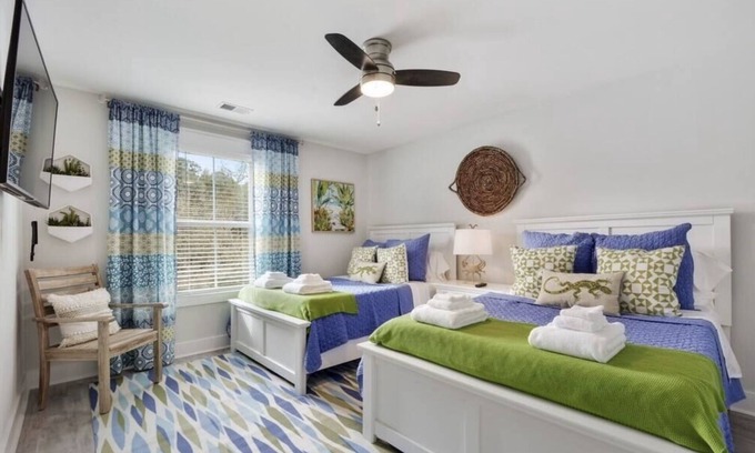 Folly Field House | Elegant 6 Bedroom Retreat with Free Heated Pool & Elevator