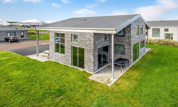Sondervig House | Ideal 6 Bedroom Retreat with Oceanfront Views in Ringkøbing