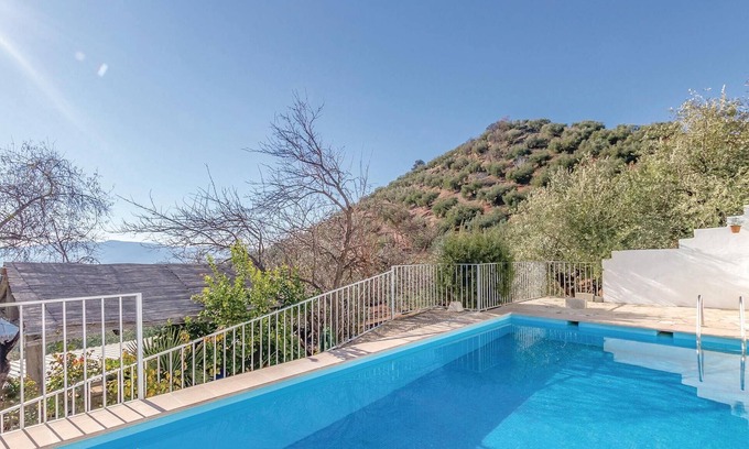 Iznajar House | Exceptional 6-Bedroom Retreat in Iznájar with Pool & Spa