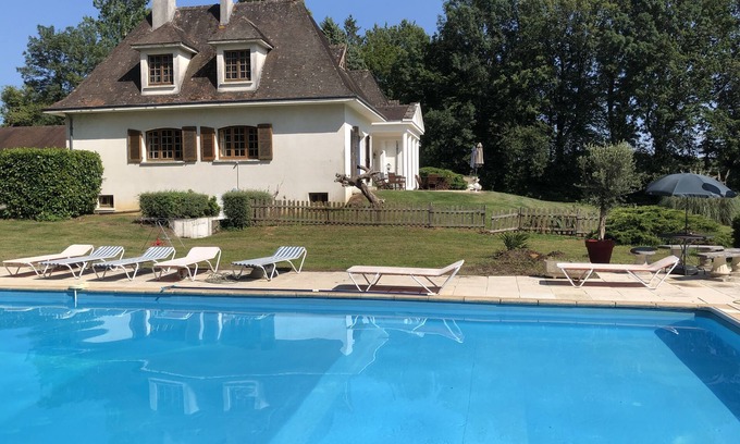 Jars House | Family-Friendly Vrbo Property with Complimentary Breakfast