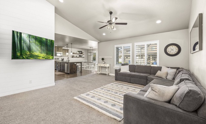 Sunset Heights House | Spacious 6 Bedroom Rambler Near UVU & BYU Awaits You