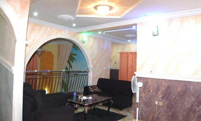 Benin City House | 6 Bedroom Serviced Apartments In House in Benin