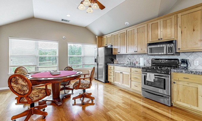 Burnet House | 6-bedroom waterfront house with pool table & lake view