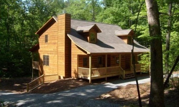 Ellijay Cabin | Special Offer: Family Retreat with Pool Table & Hot Tub