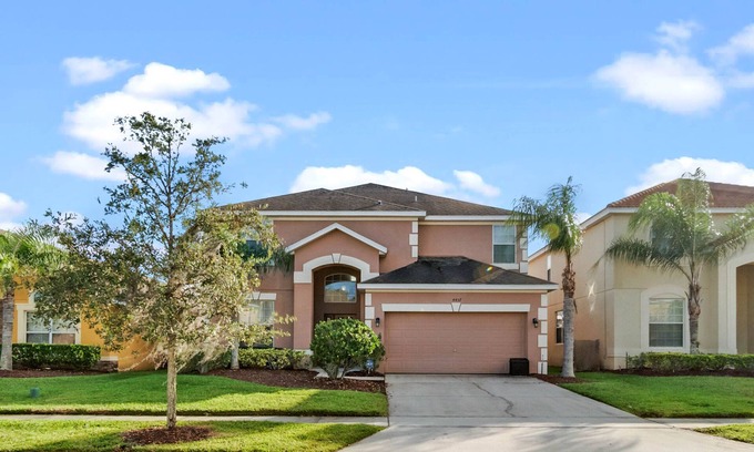 Veranda Palms House | Ideal 6-Bedroom Retreat with Private Pool & Spa Amenities