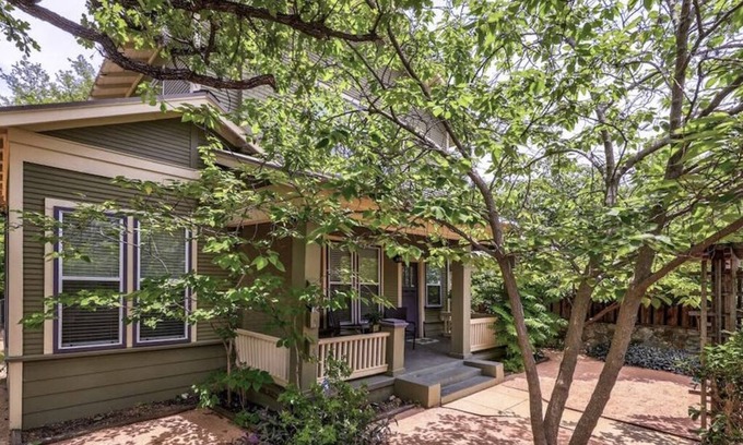 Central East Austin House | Prime 6-Bedroom Retreat in Central Location with Pool