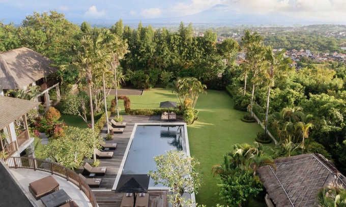 Taman Griya Villa | Private Pool Paradise: 6 Bedrooms in Jimbaran Hill Top