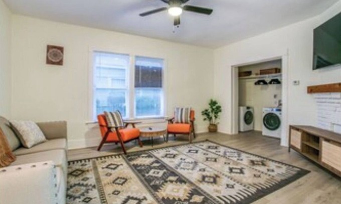 West Morningside House | Spacious 6-Bedroom Retreat Just 3 Miles from Downtown