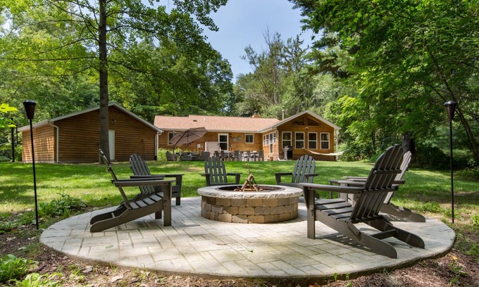 Harbert Cottage | Spacious 6-Bed Retreat with Pool & Ocean Views
